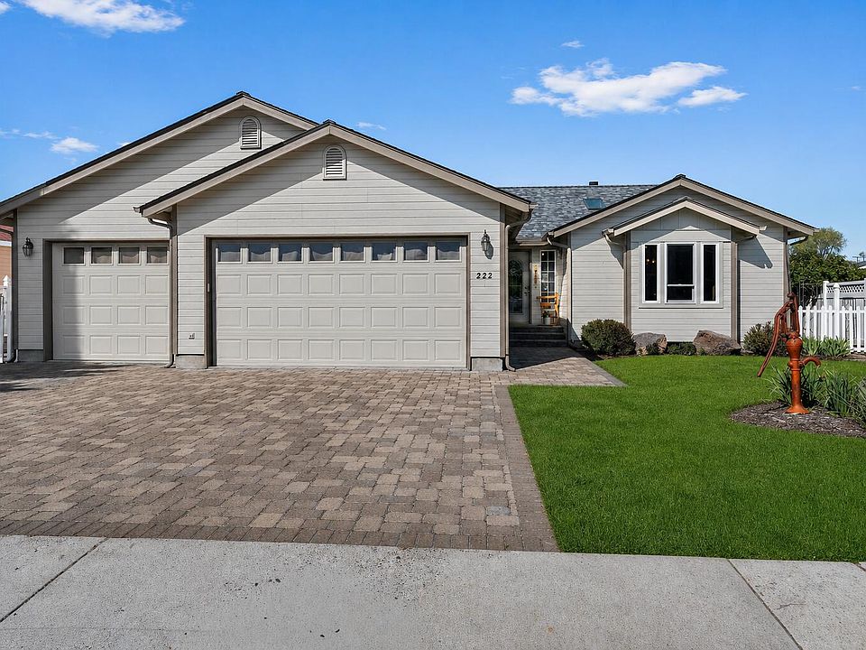 1st image of 222 SW Meadow Lakes Dr