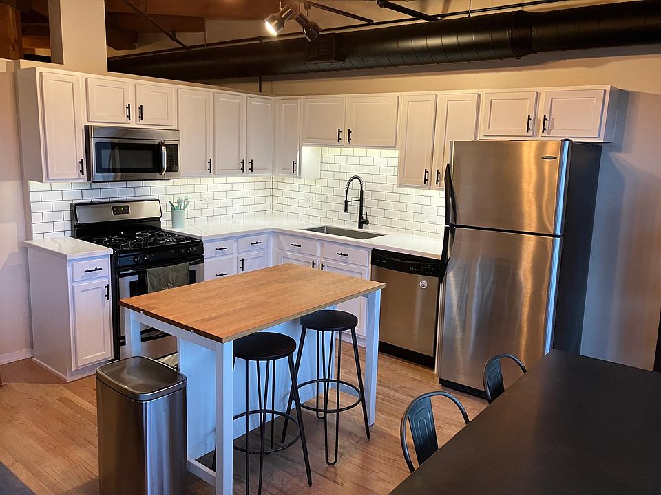 1st image of 2161 N California Ave APT 202