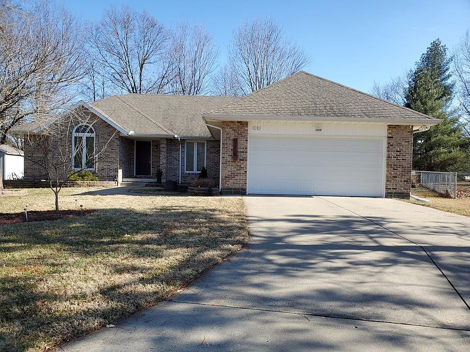 1st image of 1010 Village Dr