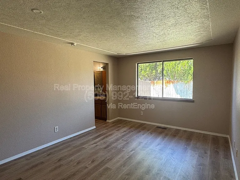 4311 Desert Pl — Photo 14