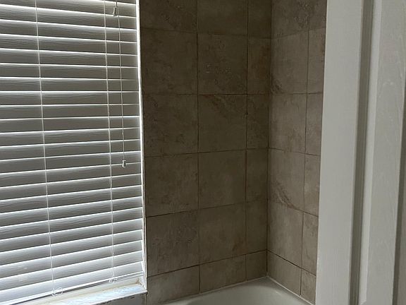 5th image of 821 Elm Forest Dr