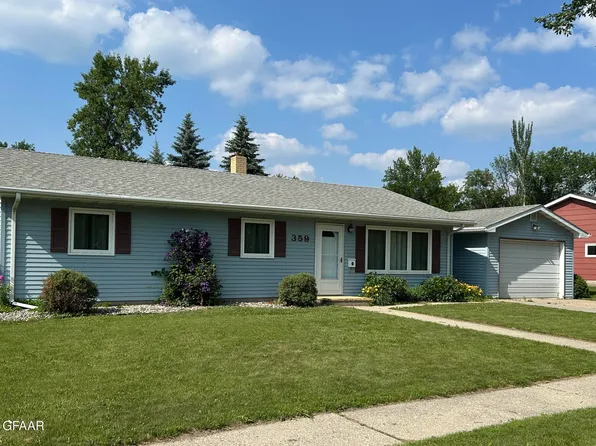 359 W 15th St, Grafton, ND 58237