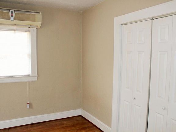 2nd image of 305 Fife St APT 1