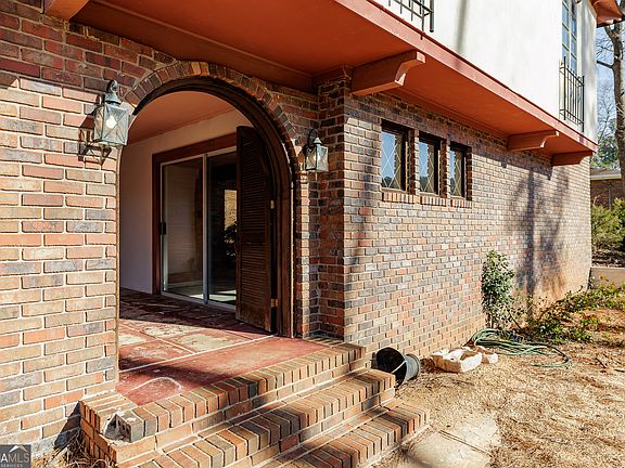 2nd image of 340 Dogwood Dr