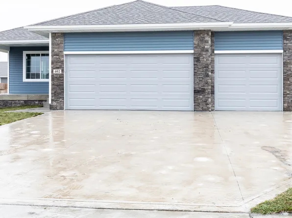 402 NE Madison Ave, Elkhart, IA 50073