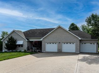 18100 165th St, Basehor, KS 66007