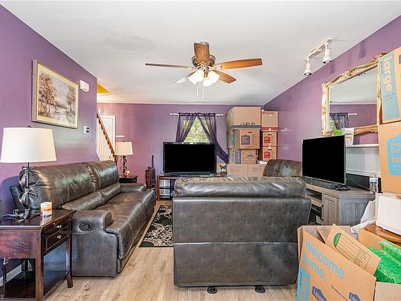5th image of 211 Lasalle Way