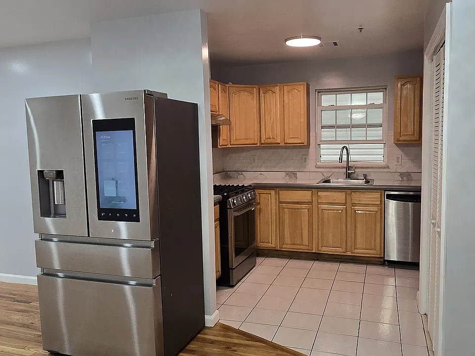 12 Bergen Ave #1