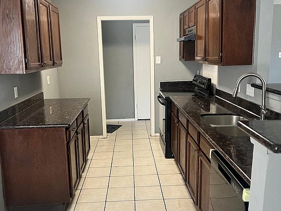 4th image of 1422 Fieldstone Dr