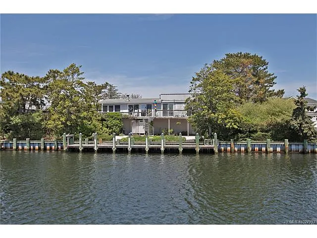 226 Oceana Dr photo 1