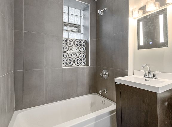 4th image of 2608 W Le Moyne St
