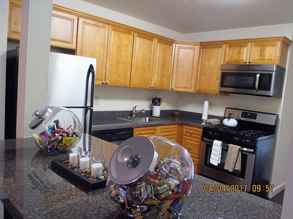 3rd image of 10 Kensington Cir APT D