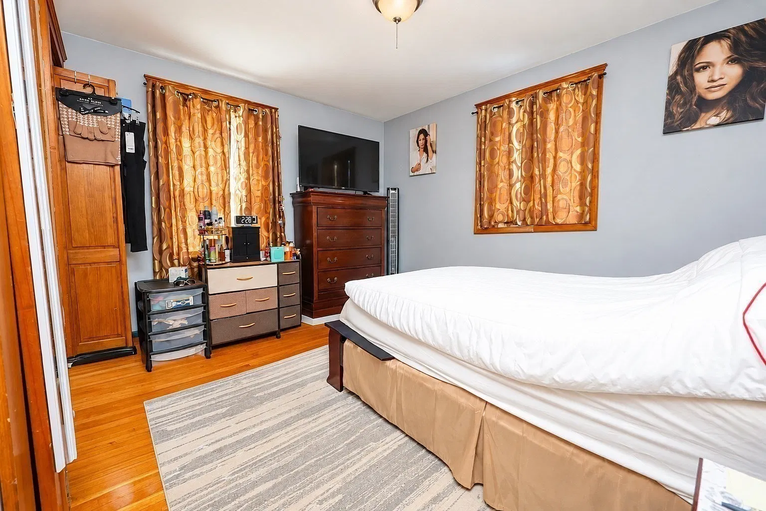 2 bed, 1.0 bath, 900 sqft, $2,300 — Photo 4