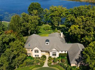 24092 W Old Oak Dr, Mundelein, IL 60060