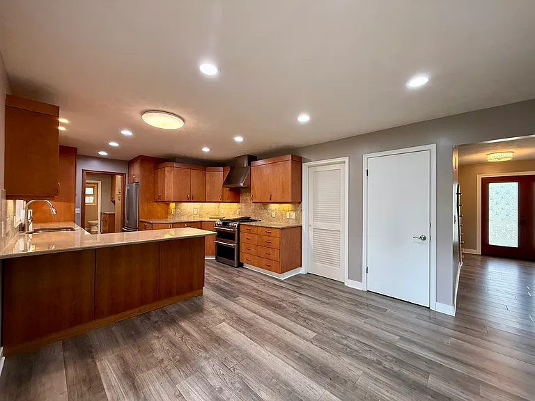 9325 Pauline St — Photo 22