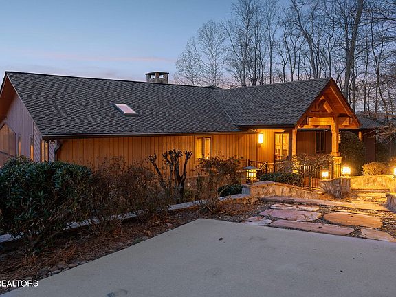 4th image of 566 Island View Dr