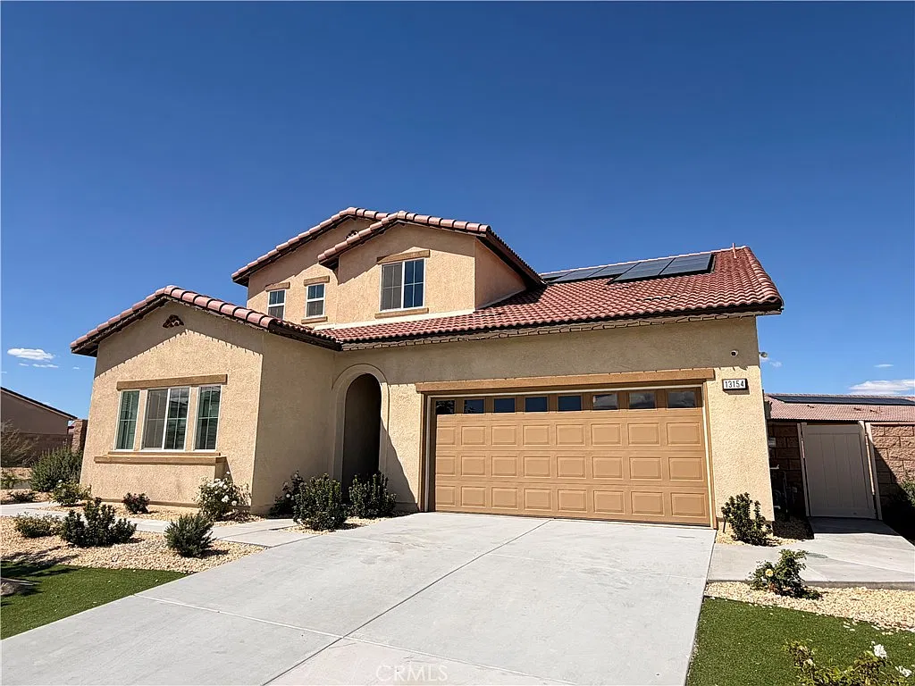 4 bed, 3.5 bath, 2617 sqft, $4,100 — Photo 2