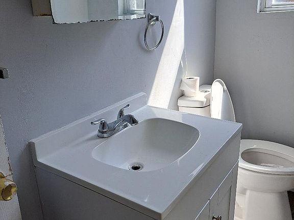 4th image of 1521 W Tioga St #2