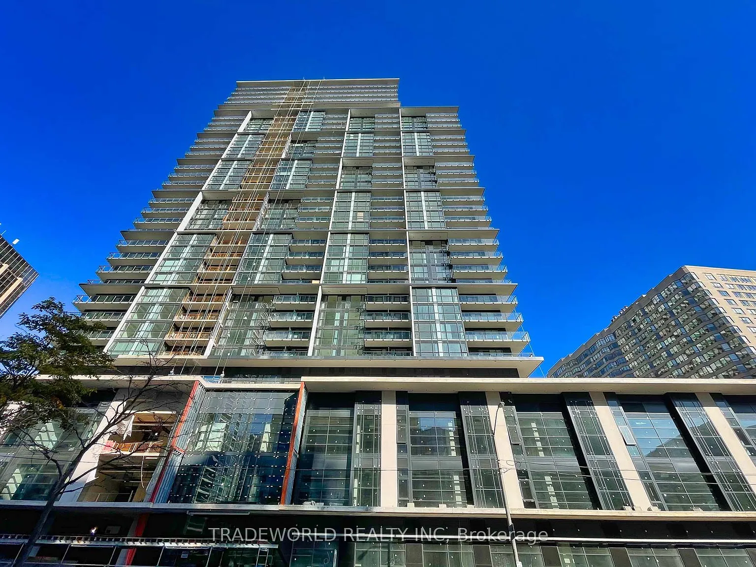 Pearl Place Condos — Photo 2