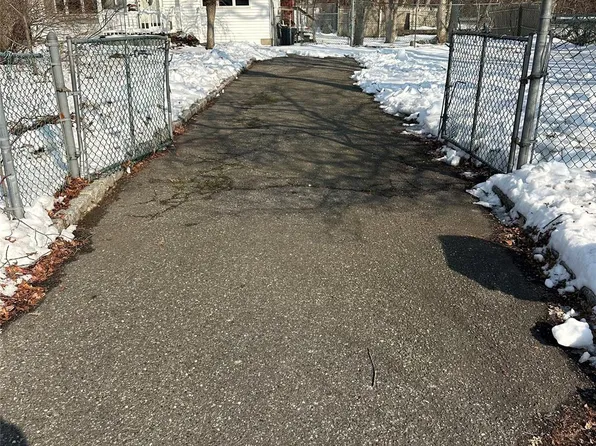 34 Pinelawn Avenue, Shirley, NY 11967