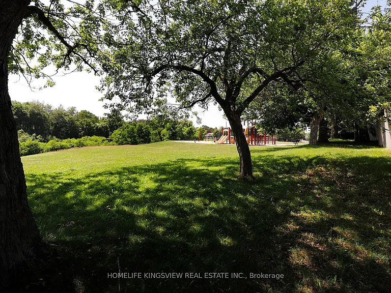 110 Longfield Rd — Photo 40