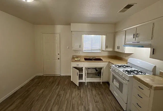 2 bed, $1,200 — Photo 4