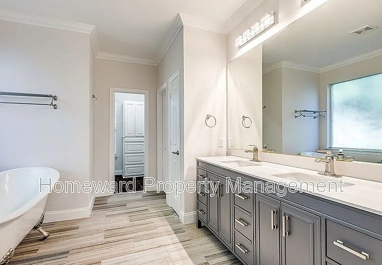 7526 Greenvalley Ln — Photo 16