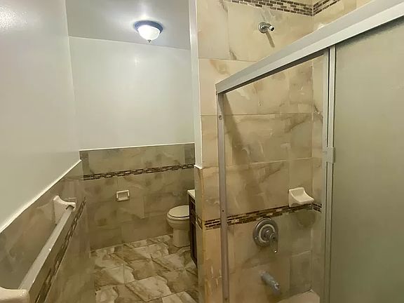 5th image of 566 Halsey St #3FAM