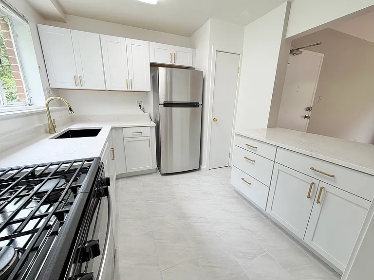 10305 Montrose Ave #101 — Photo 10