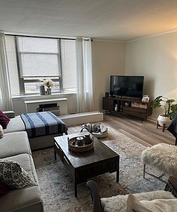 3rd image of 20 Hammond Pond Pkwy APT 208