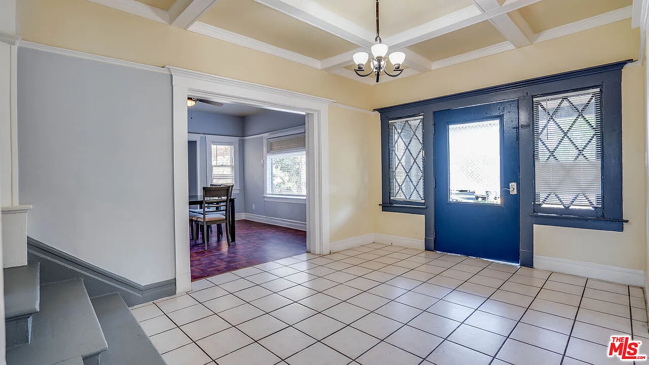 6 bed, 3.0 bath, 1968 sqft, $7,500 — Photo 2