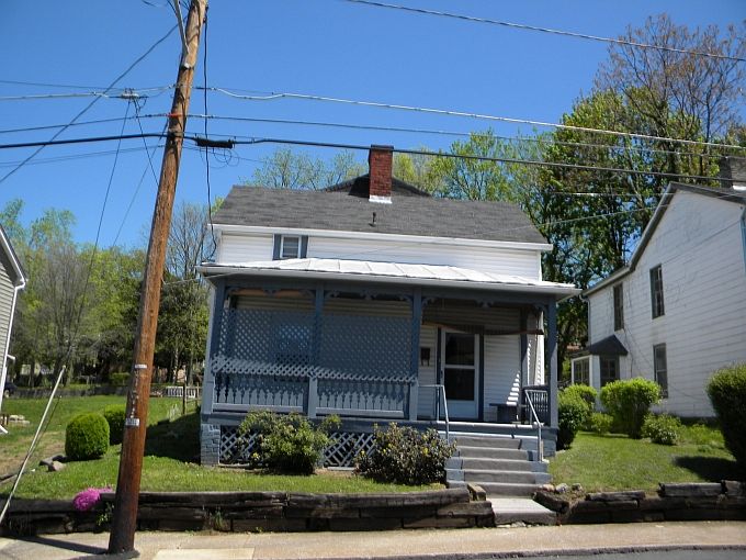 1st image of 511 N New St