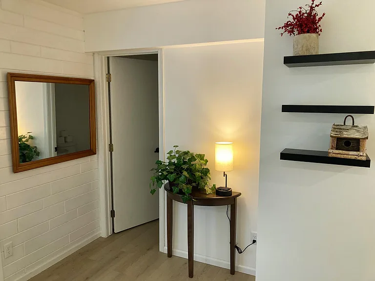 602 1st St E #1 — Photo 3