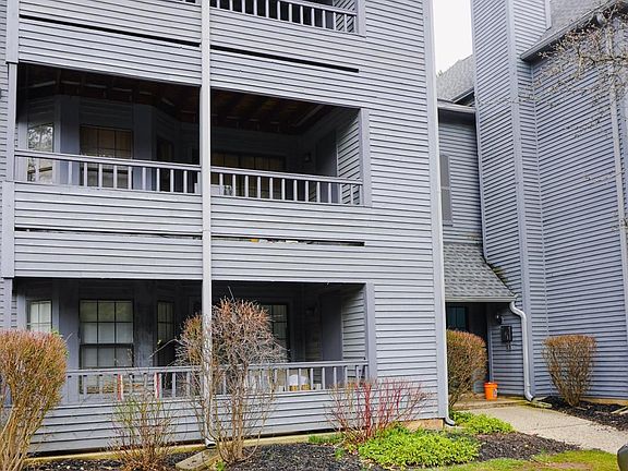2nd image of 809 Woodhaven Dr #809