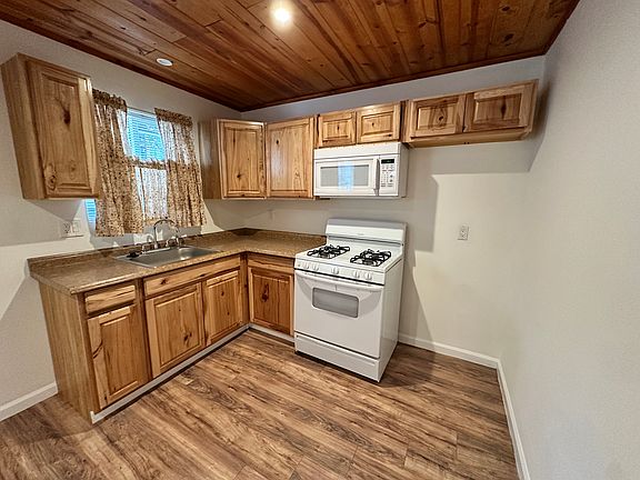 3rd image of 54365 Pine Crest Ave #4
