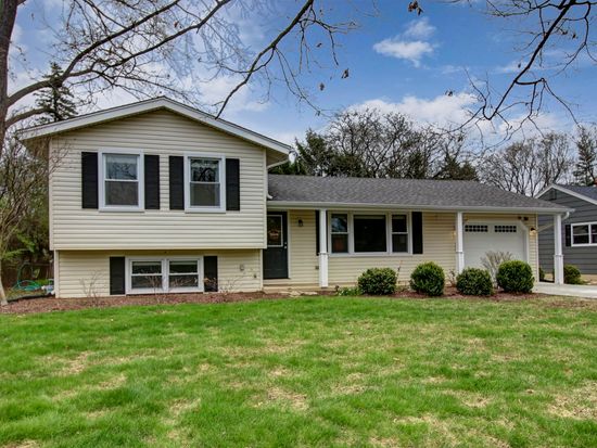 3S165 Cherrywood Ln, Glen Ellyn, IL 60137