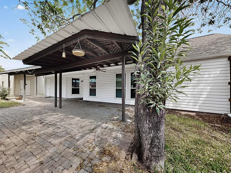 936 Sugarberry Dr — Photo 32
