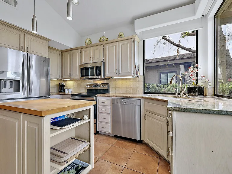 39 Blue River Dr — Photo 9