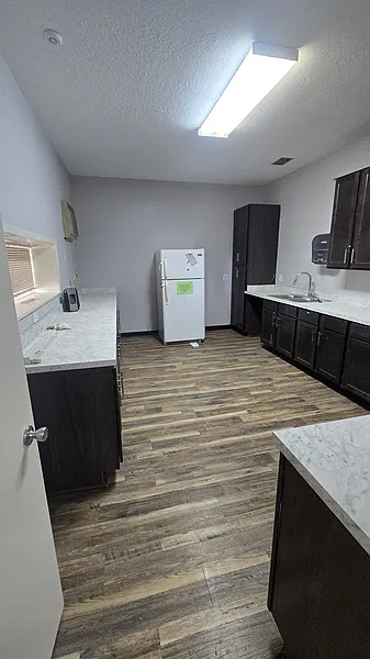 2 bed, 1700 sqft, $975 — Photo 4