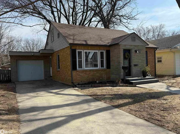 208 S 12th St, Clear Lake, IA 50428