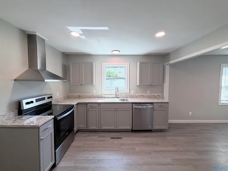 1224 Halsey Ave NE — Photo 10