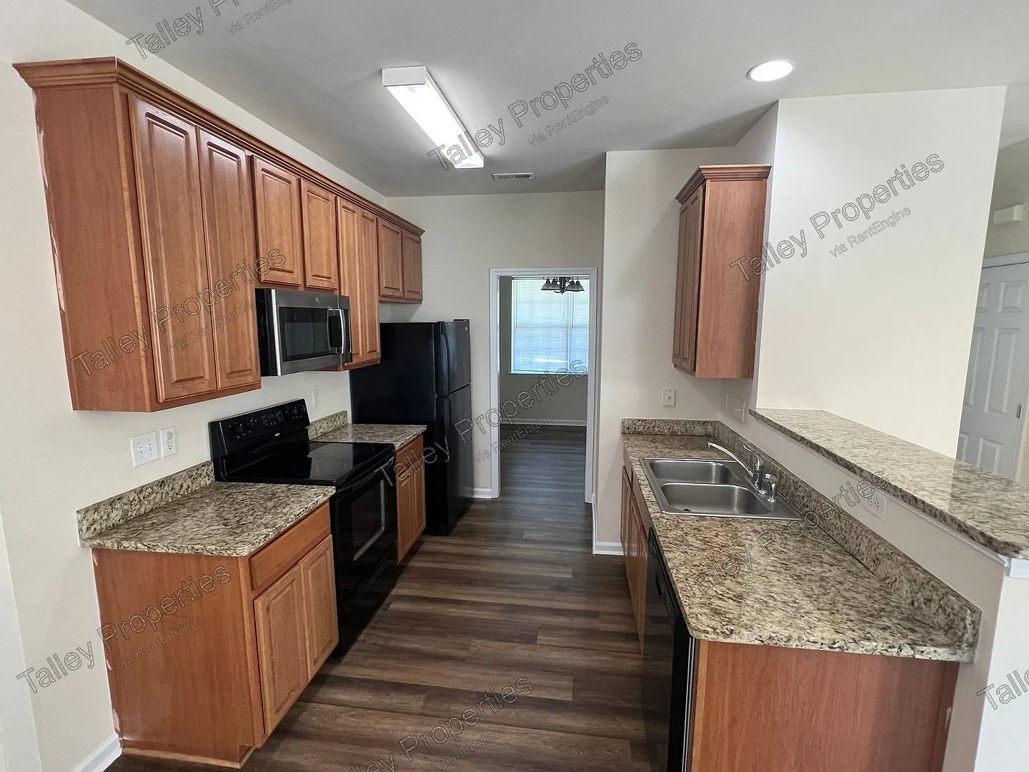4 bed, 2.5 bath, 2016 sqft, $2,099 — Photo 3