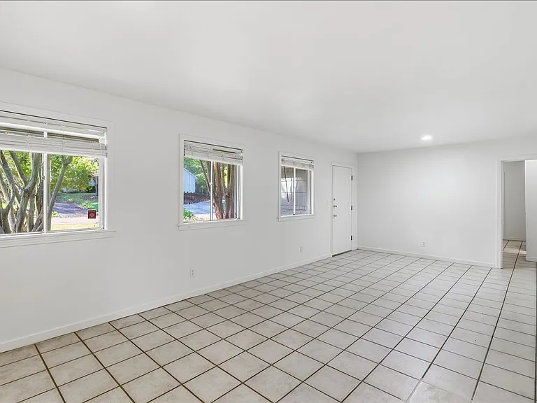 1632 Winchester St — Photo 6