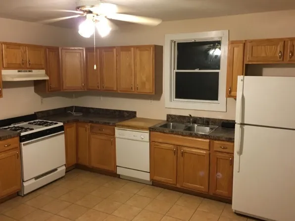 23 Bradley St, Branford, CT 06405