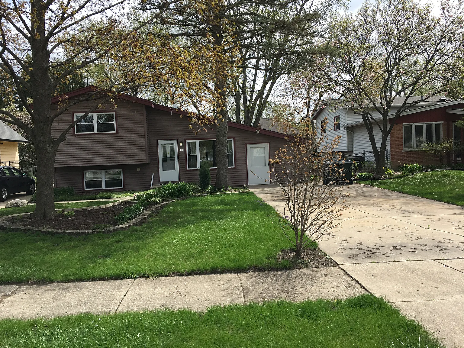 127 S Hickory St photo 1