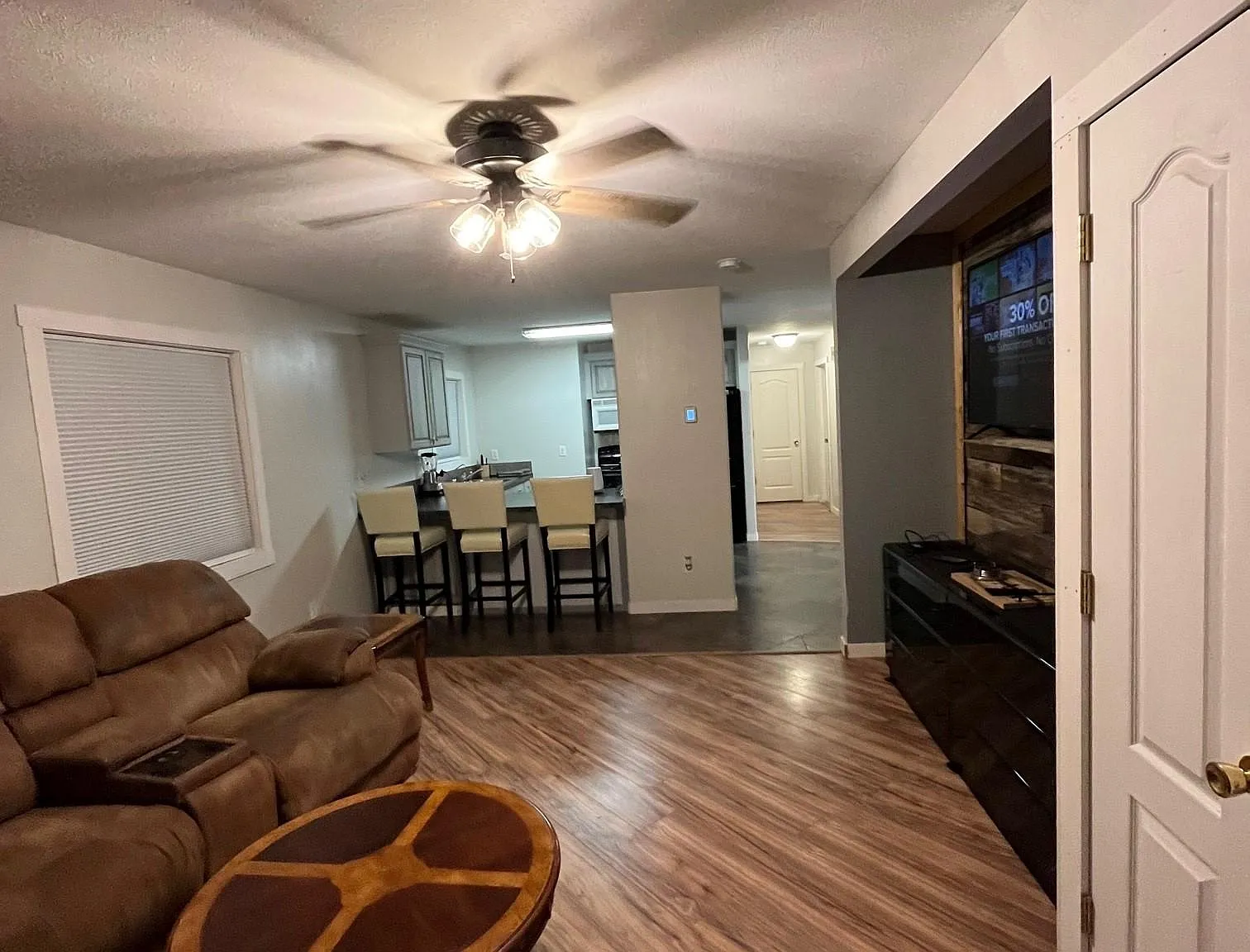 2 bed, 985 sqft, $1,275 — Photo 3