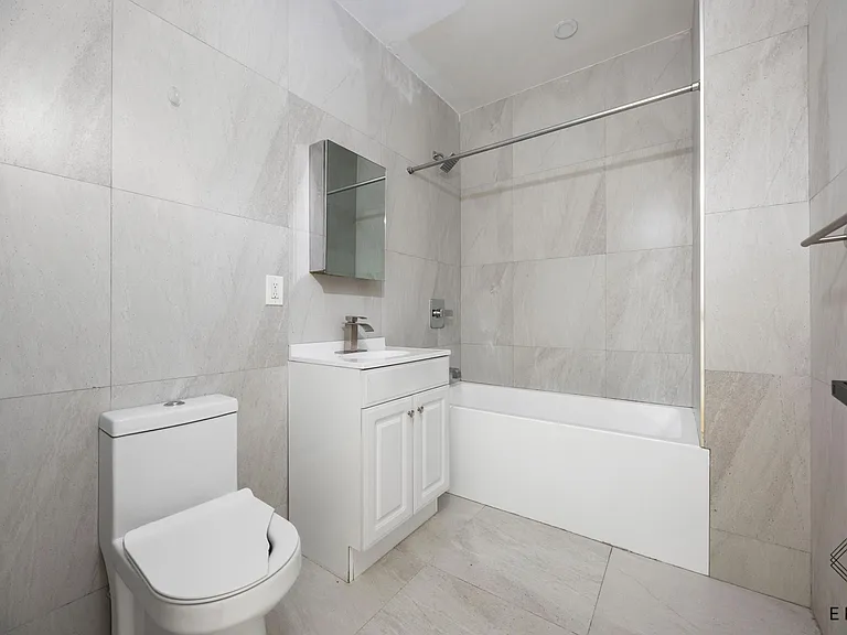 1518 Jefferson Ave #1B — Photo 11