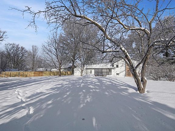 4th image of 11013 Oak Knoll Ter N