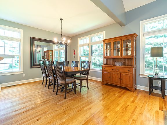 5th image of 16 High Pine Cir