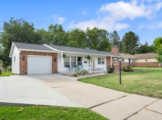 3305 W Ridge Dr, Waterloo, IA 50701